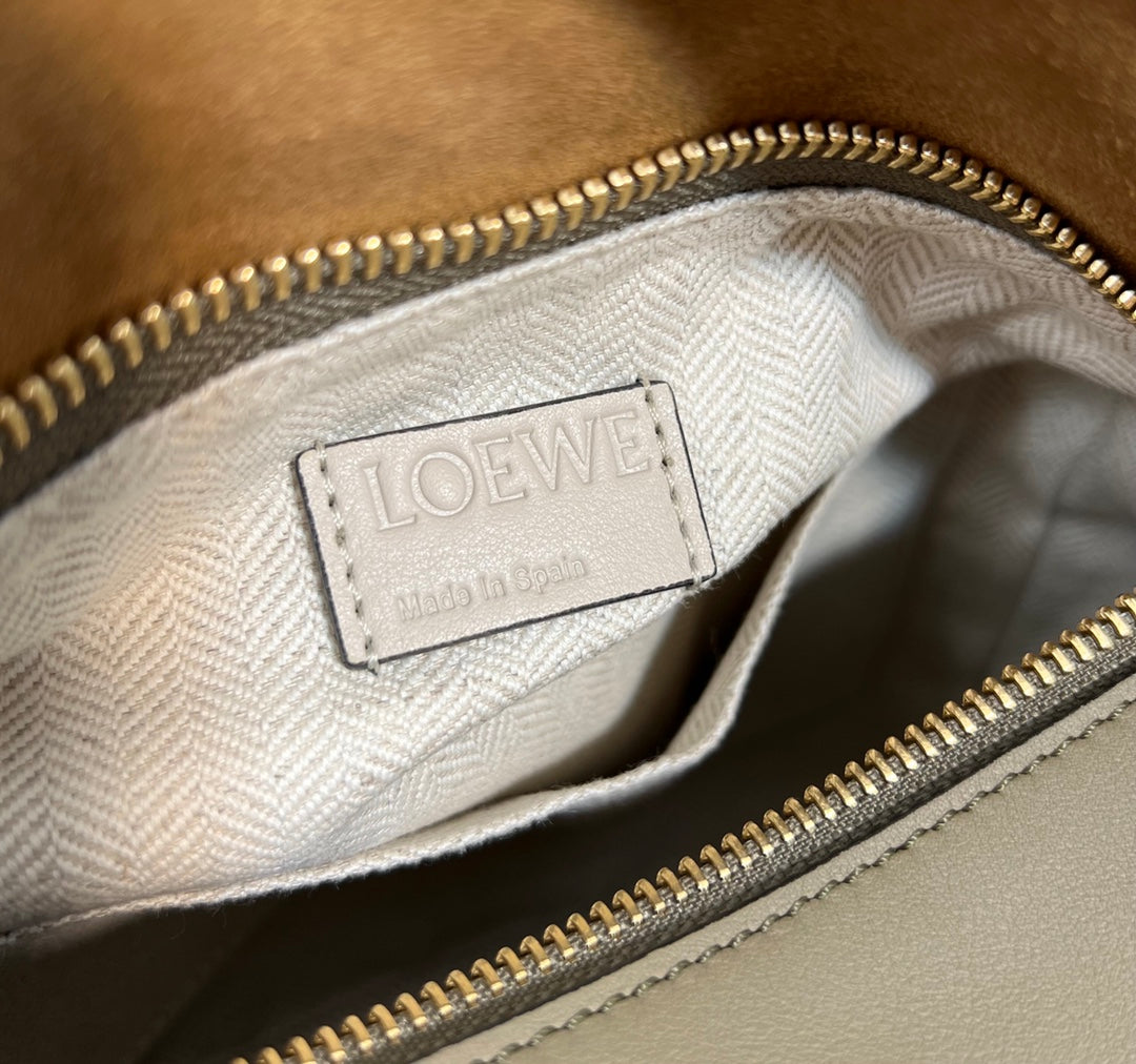 LOEWE Puzzle Edge Anagram Crossbody Leather Bag, 24*10.5*16cm