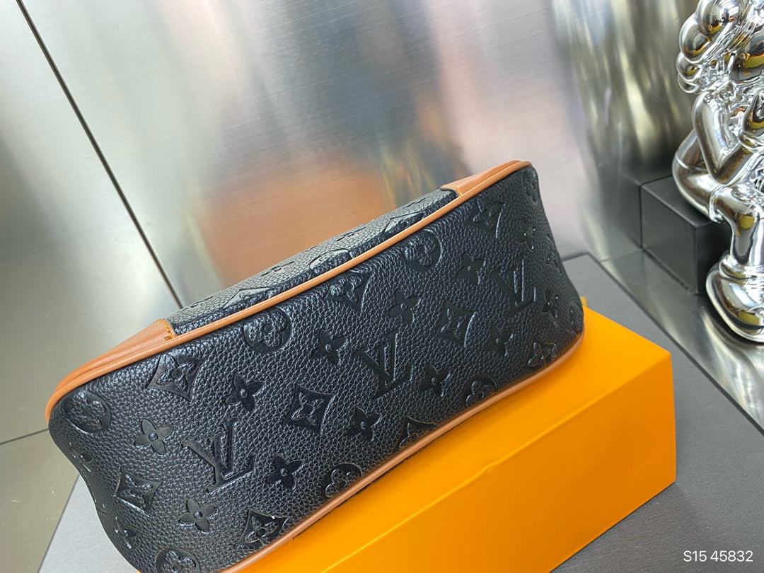 LV Louis Vuitton croissant Bag