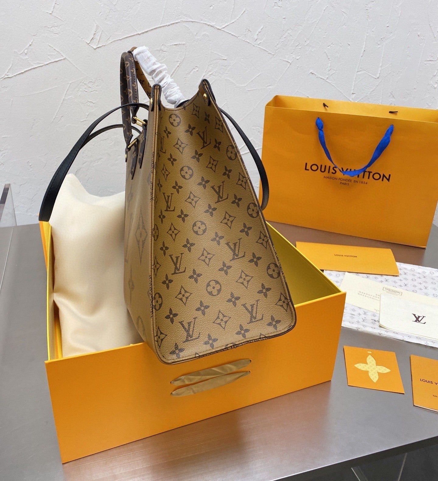 LV Louis Vuitton Crafty onthego Bag