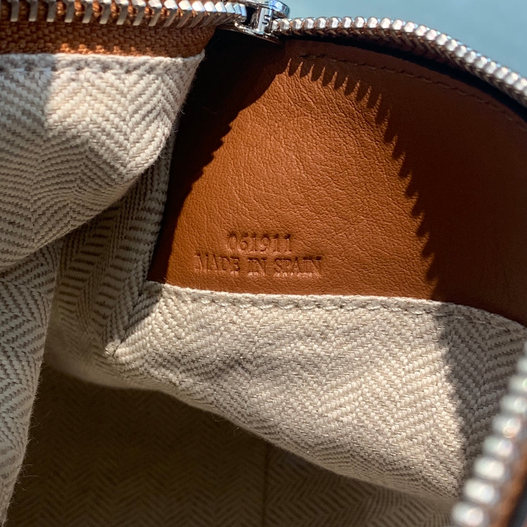 LOEWE Puzzle Anagram Crossbody Leather Bag, 24*10.5*16cm