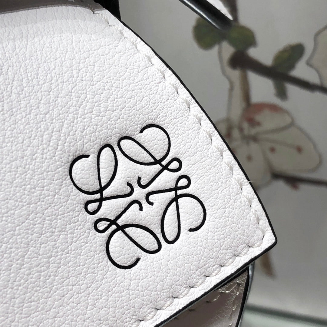 LOEWE Puzzle Edge Anagram Crossbody Leather Bag White, 24*11*11cm