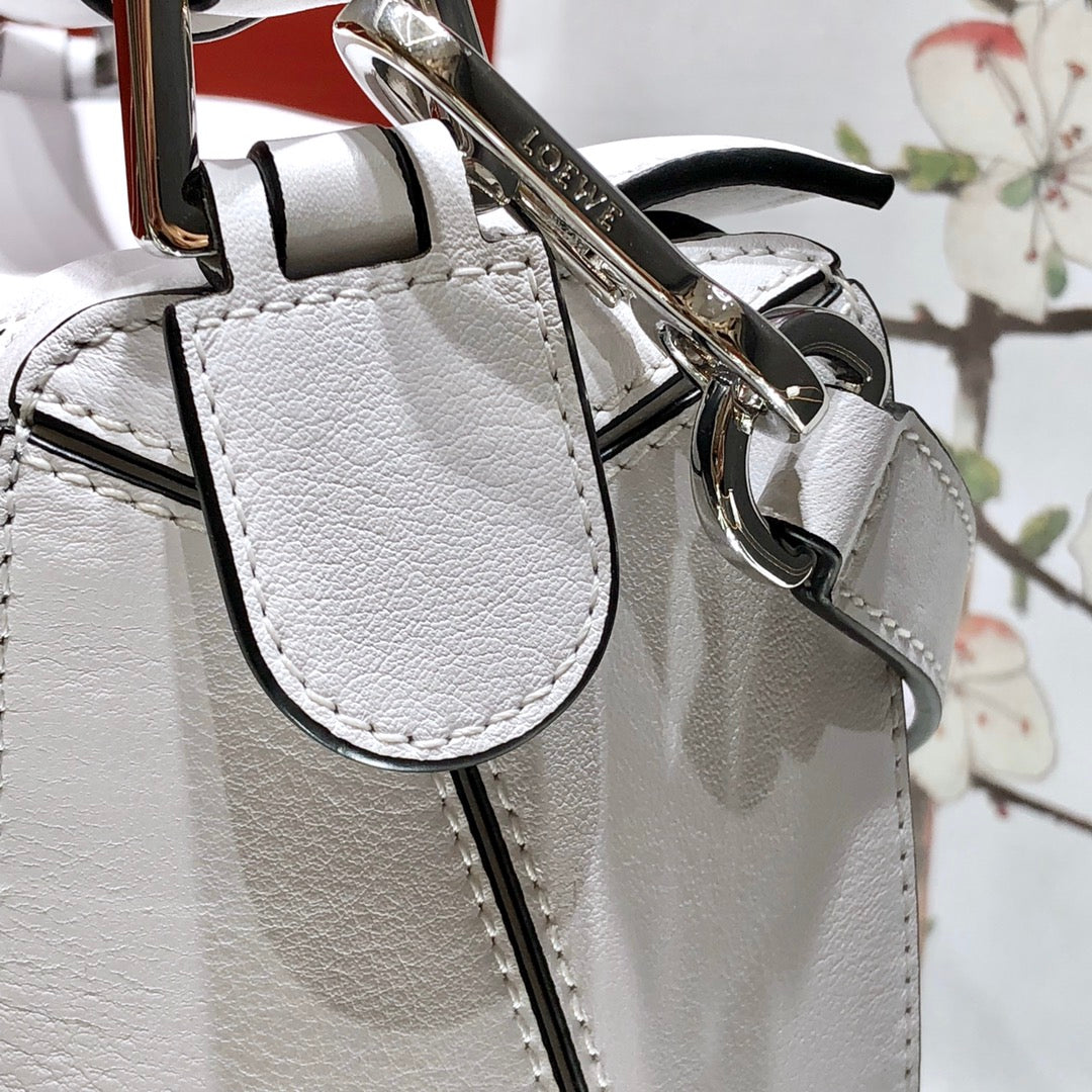 LOEWE Puzzle Edge Anagram Crossbody Leather Bag White, 24*11*11cm