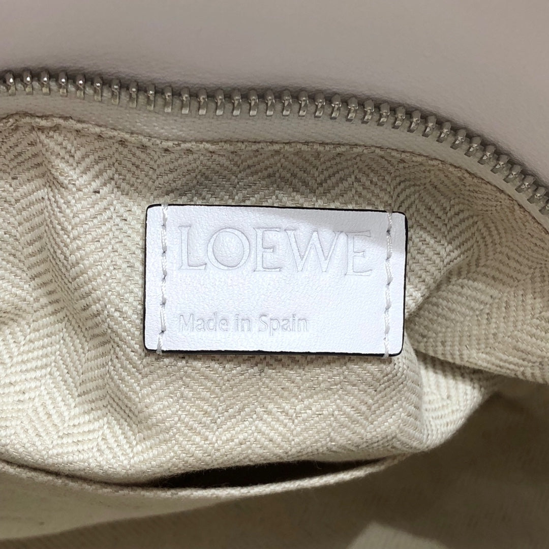 LOEWE Puzzle Edge Anagram Crossbody Leather Bag White, 24*11*11cm