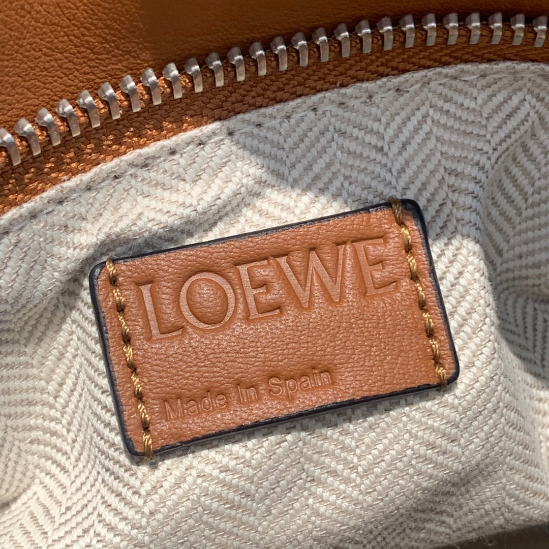 LOEWE Puzzle Anagram Crossbody Leather Bag, 24*10.5*16cm