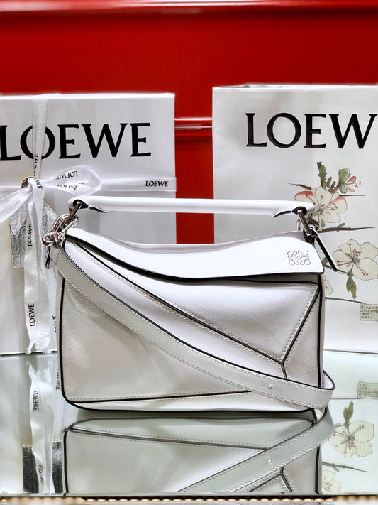 LOEWE Puzzle Edge Anagram Crossbody Leather Bag White, 24*11*11cm
