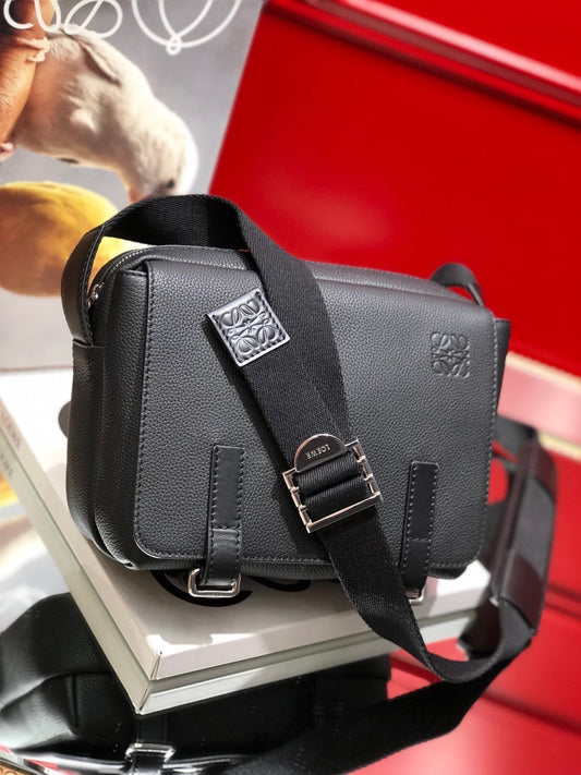 LOEWE Military Messenge Bag, 23×18×9cm